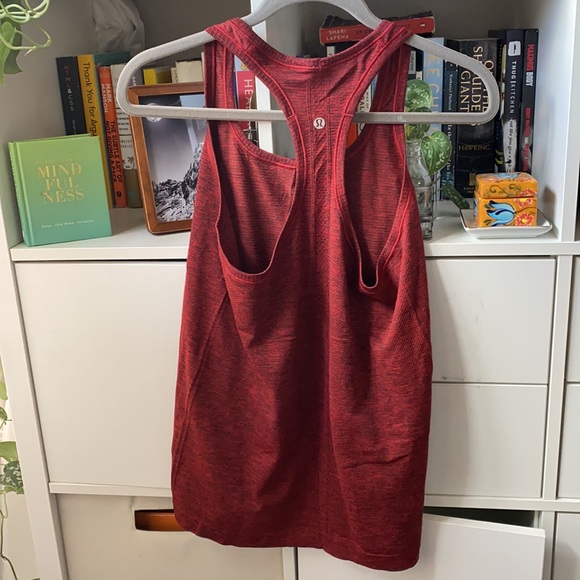 lululemon WOMENS Tank - Picture 2 of 4